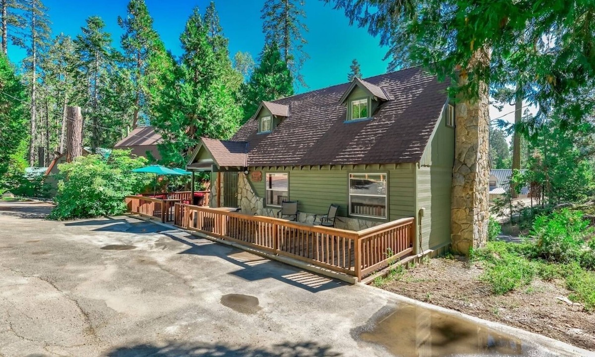 West Village Cabin | Buckeye Bear's Den-AC*-Walking Distance to town