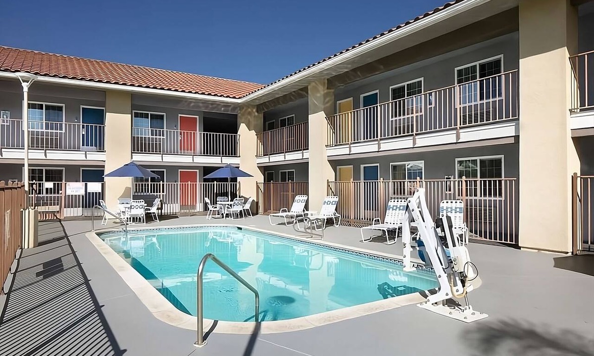 Temecula Hotel | Budget-Friendly Stay in Signature Temecula! Free Parking, Onsite Swimming Pool