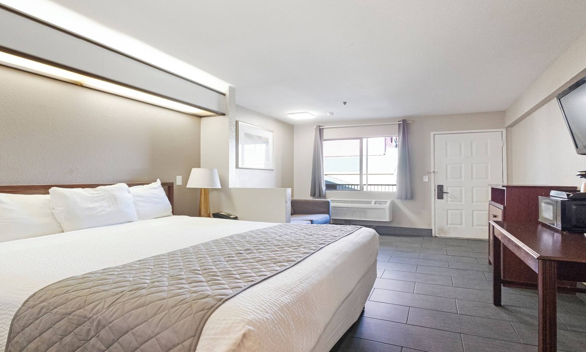 Stockton Hotel | Budget Inn and Suites