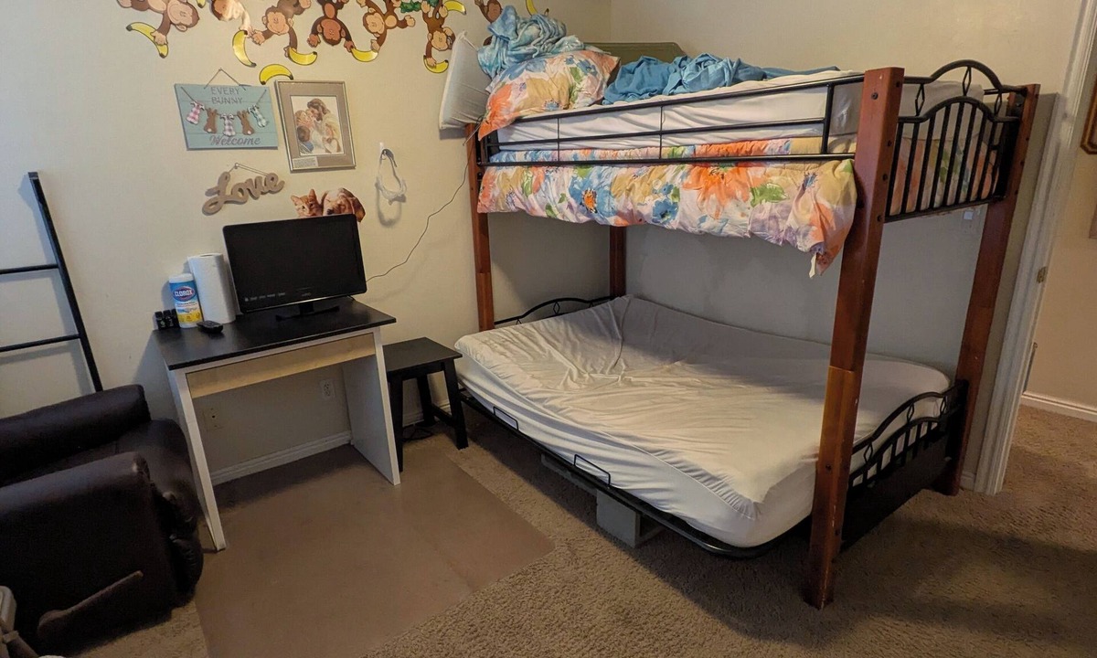 Snowbird House | Bunkbed In Quiet, Friendly Family-Hosted Home in South Jordan Near Everything