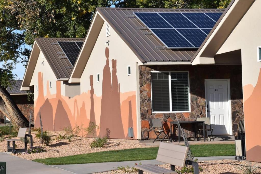 La Verkin House | Bunkhouse 8B In Natural Setting