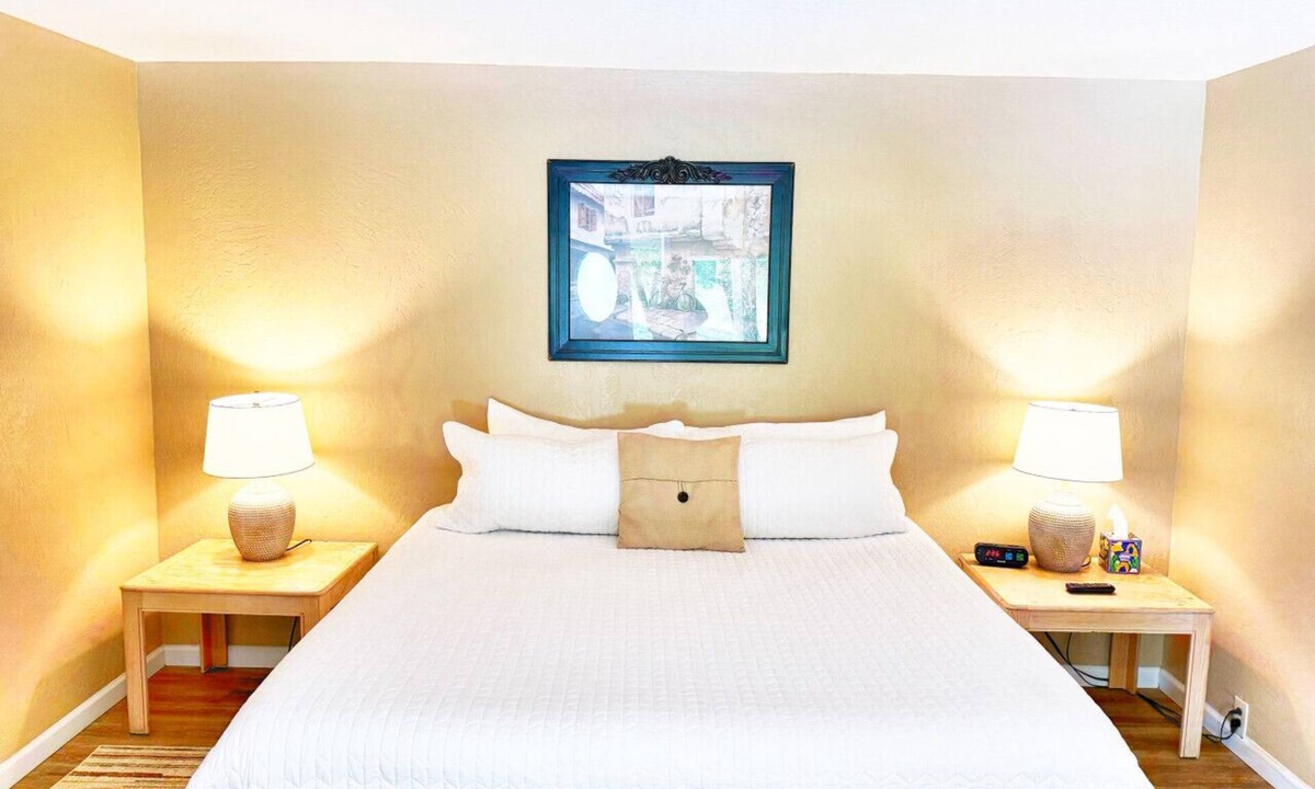 Kerby Condo | Burgundy Room at Kerbyville Inn - Newly Remodeled