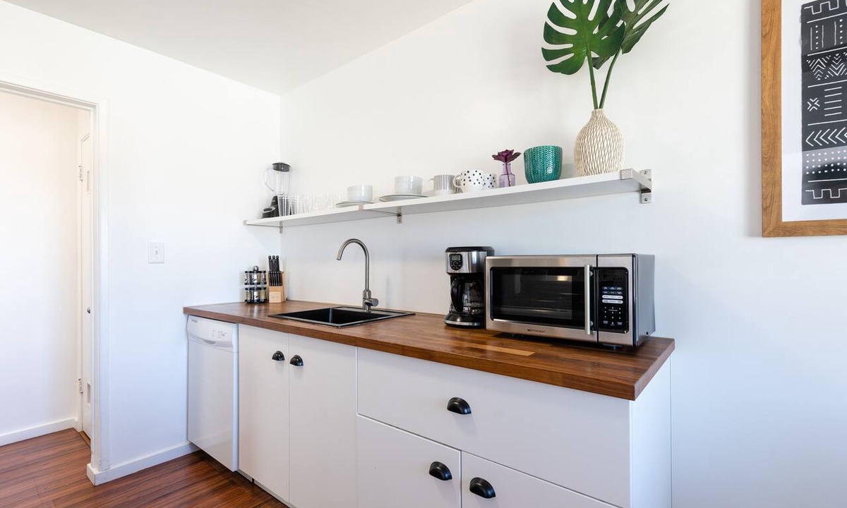Desert Hot Springs Apartment | C2- Spotless Designer King Suite Home with View
