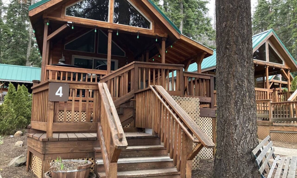 Ashland House | Cabin #4 at Hyatt Lake Resort