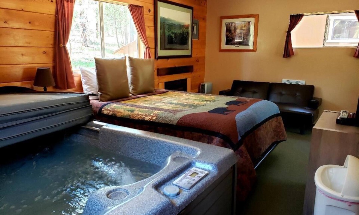 Payson Cabin | CABIN #4 - BEAR CLAW (JACUZZI & FIREPLACE)