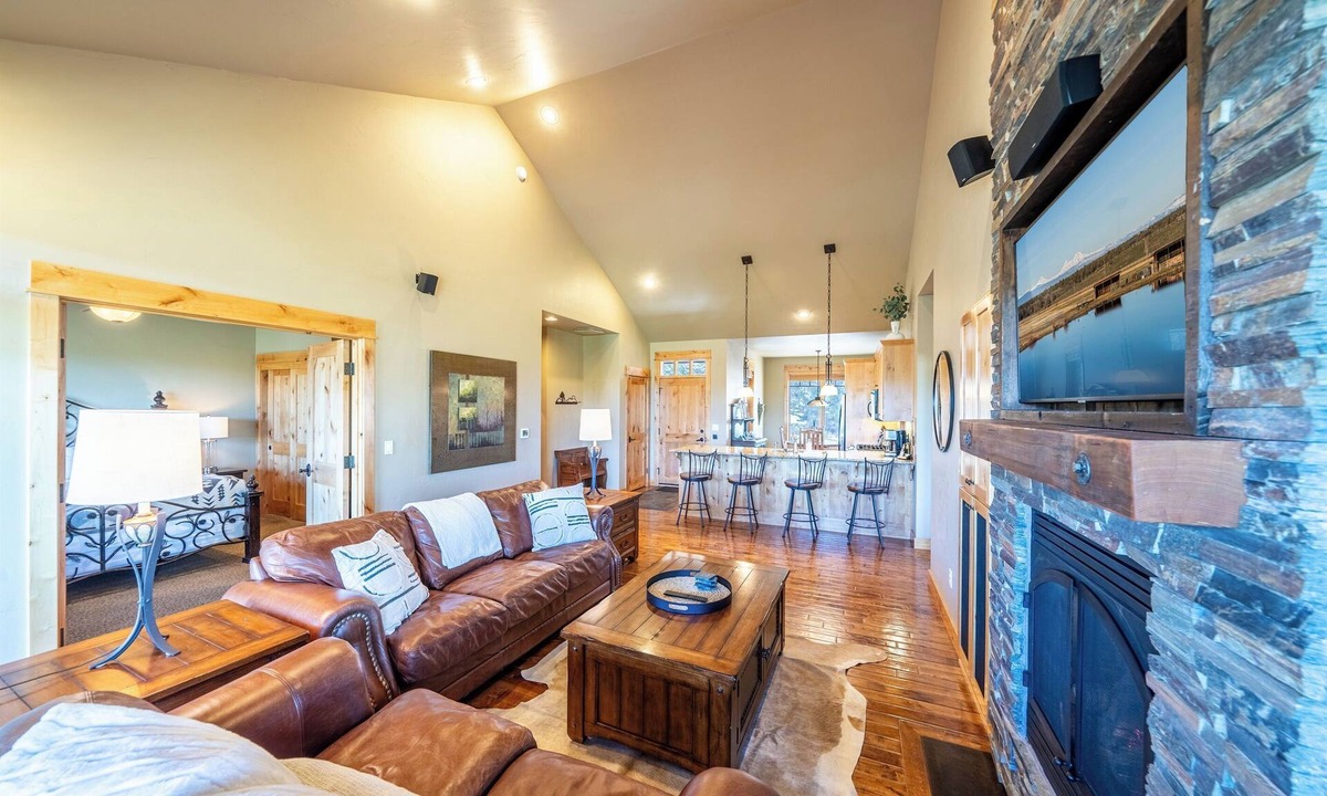 Powell Butte Cabin | Cabin 75 Brasada Ranch + Hot Tub and Golf