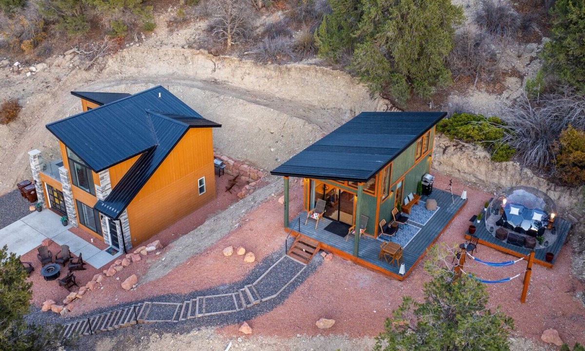 Glendale House | Cabin & Dome Retreat Between Zion & Bryce | EV | Stunning Views & Stars