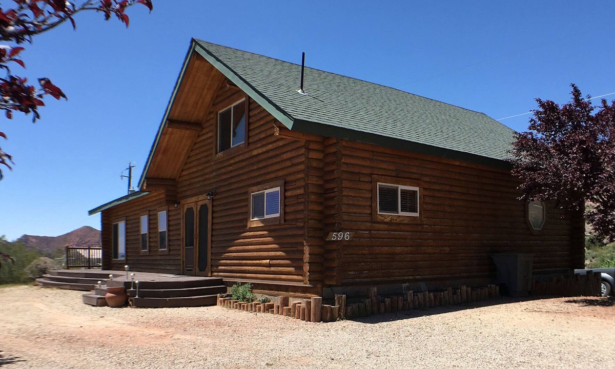 Leeds House | Cabin in Silver Reef, Utah Rockhound Heaven!