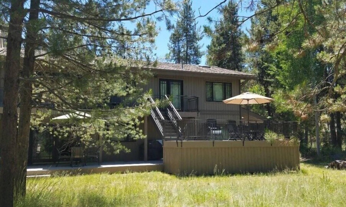 Sunriver House | Calm River Oasis with Access to The Cove