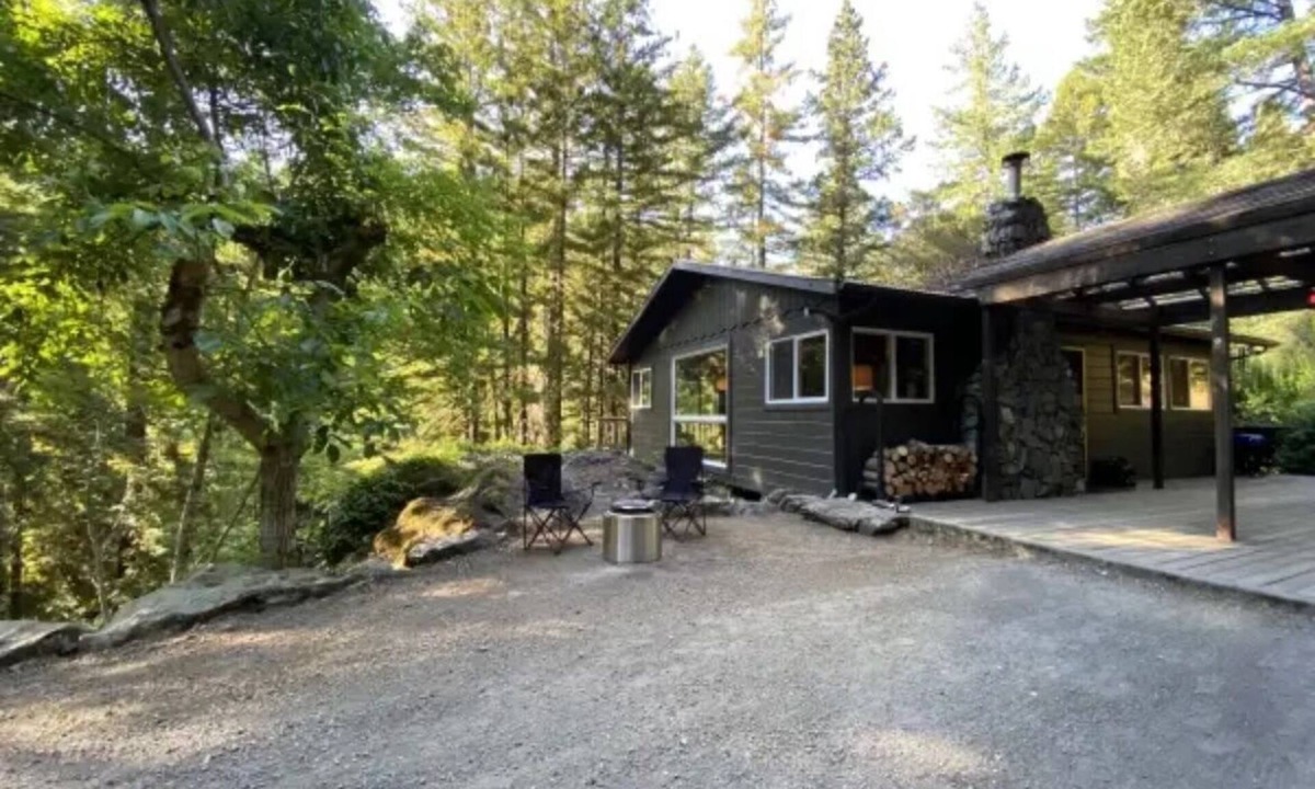 Cazadero Cabin | "CAMP CAZ" RUSSIAN RIVER CABIN WITH OUTDOOR TUB AND FIREPLACE