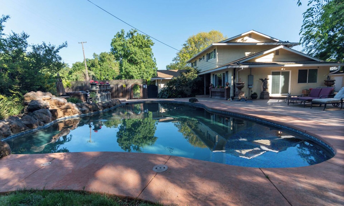 Hood Other | Camp Delta Luxury Lodge 7 BR, Lake, Boat, Pool