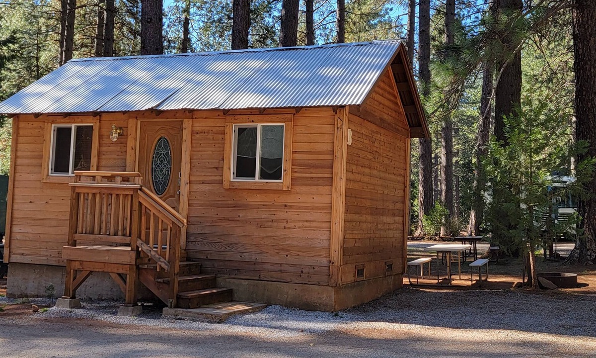 Shingletown Cabin | Camping Cabin B Near Lassen NP With Shared Bathrooms/Showers