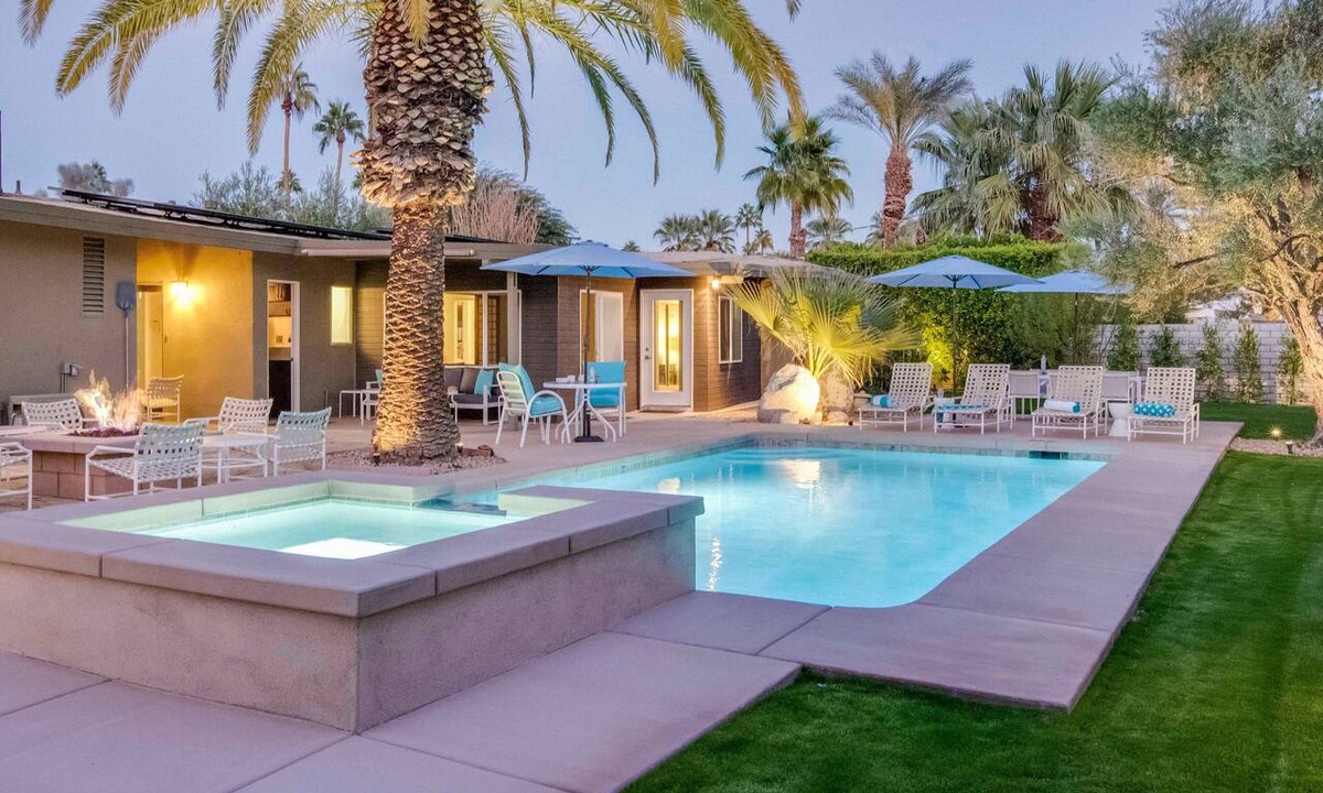 Palm Springs House | Canary Palms - Iconic Midcentury Oasis