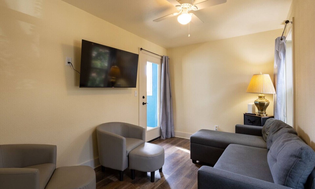 Market District Condo | Capistrano- Rhodee #4: Close to UO/Autzen