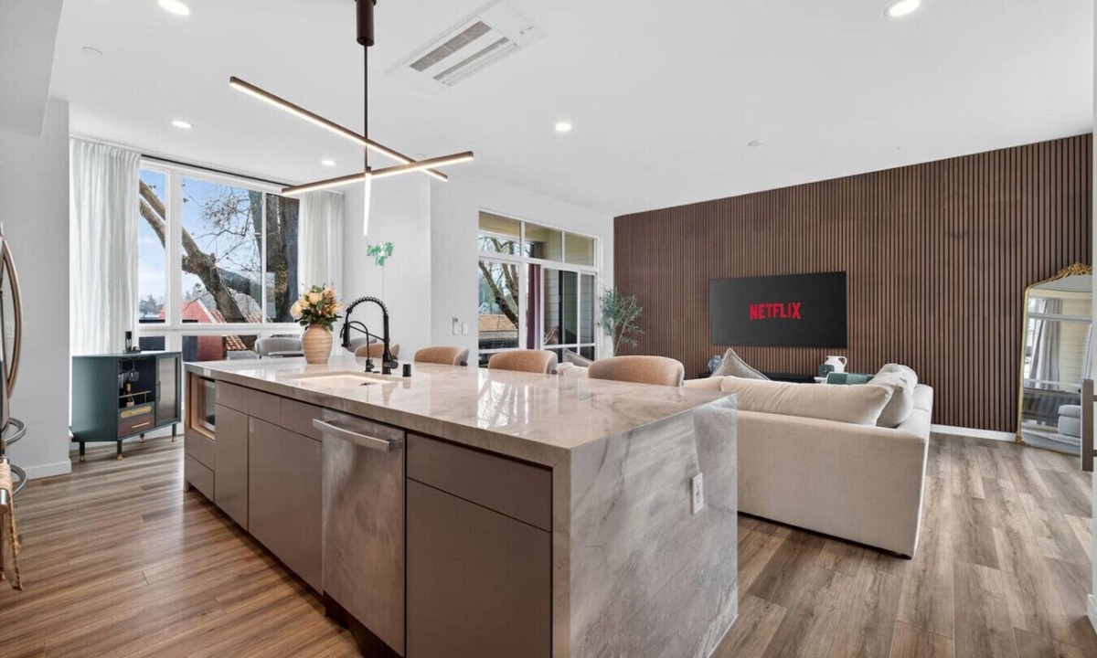 Downtown Sacramento House | Capital City Loft - Modern 3BD Downtown Sacramento Home