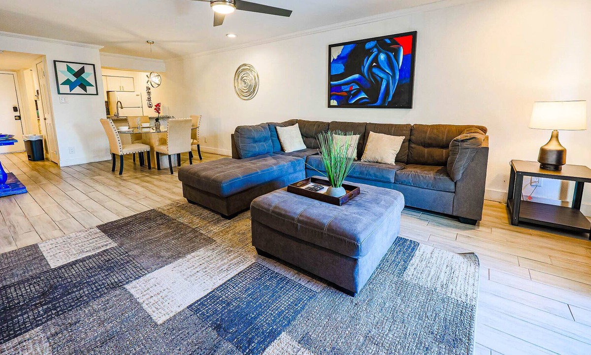 Entertainment District Condo | Captivating 2BR Condo in Old Town w/ POOL!