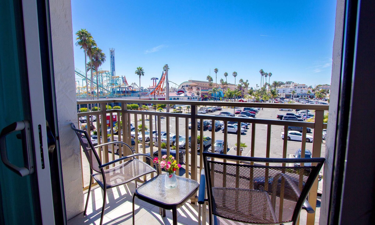Westside Santa Cruz Hotel | Carousel Beach Inn
