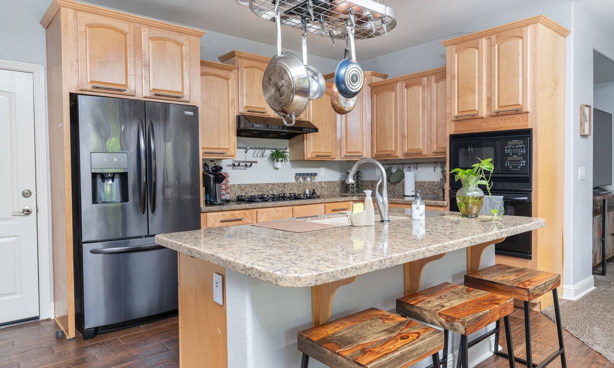 Elk Grove House | Casa Blanca - Beautiful, Quiet, & Relaxing!