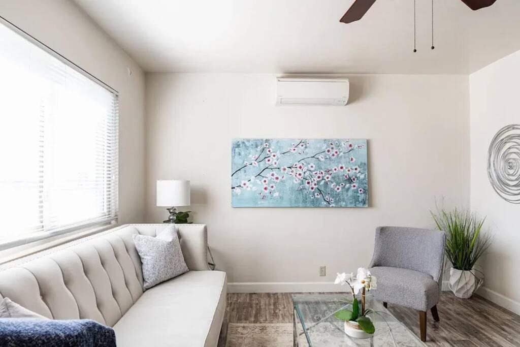 Little Italy Apartment | Casa Italia -2BR- FREE Driveway parking for 2 cars