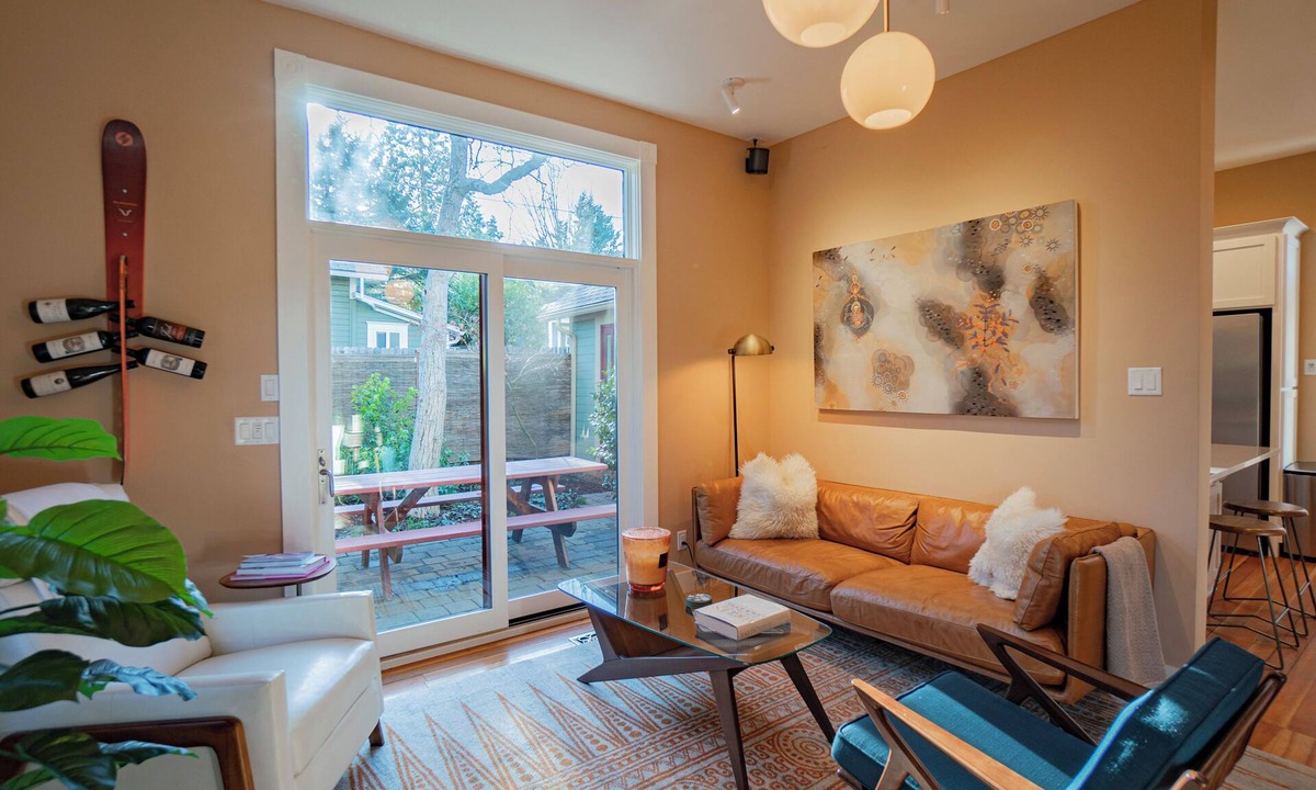 Ashland House | Casa Soleil: Luxurious Cottage Steps Away from Downtown Ashland