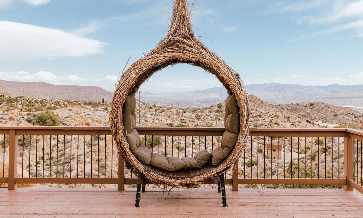 Yucca Valley House | Casa Stella | Boulder Views with Hot Tub and Meditation Overlook