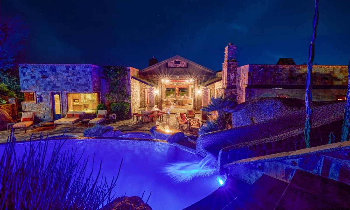 Carefree House | Castle On Black Mountain, breathtaking panoramic views and outdoor entertainment!
