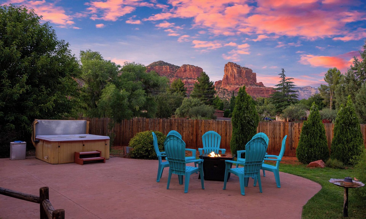 Oak Creek Cottage | Castle Rock Views: Sedona Retreat w/Hot Tub!