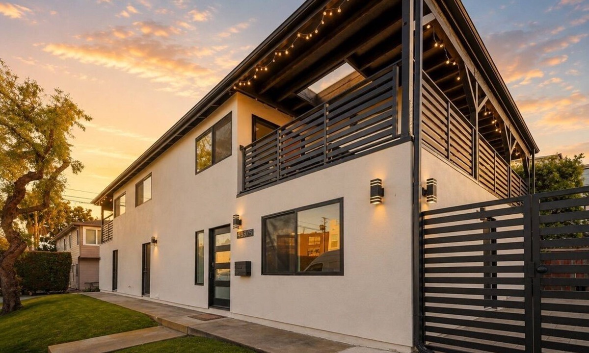 Corona del Mar House | CDM Goldenrod - 5 min Walk to Beach with 2 Decks, Firepit, Central AC