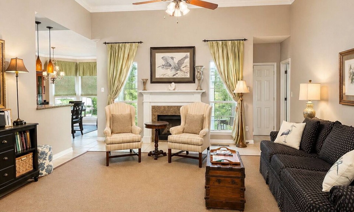 Gulf Hills House | Centrally Located- 2 mi. North of downtown OS with screened porch, full kitchen