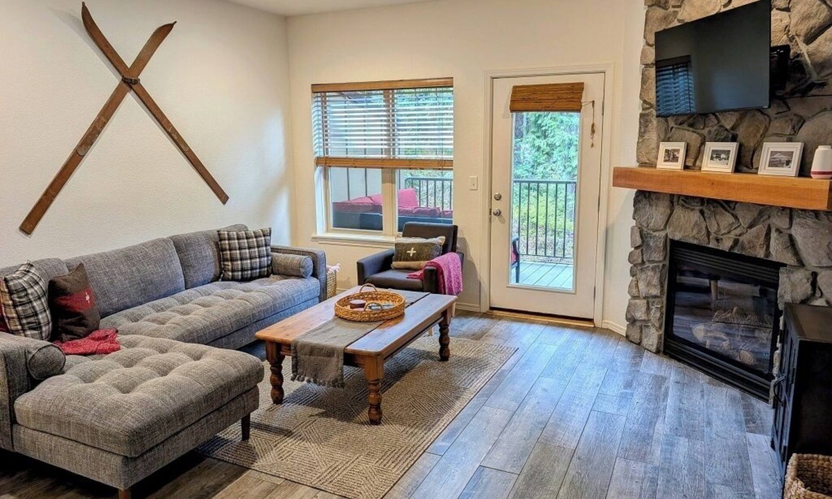 Government Camp Ski Chalet | Chalet 114 at the Official Collins Lake Resort