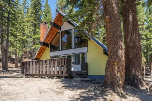 Mammoth Lakes Ski Chalet | Chalet 12 by Mammoth Mountain Chalets