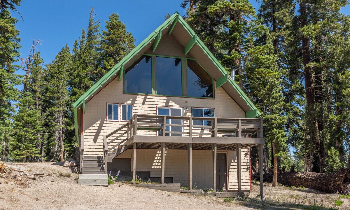 Ashland Ski Chalet | Chalet #16, Slope Side Ski in Ski Out Spacious Fam