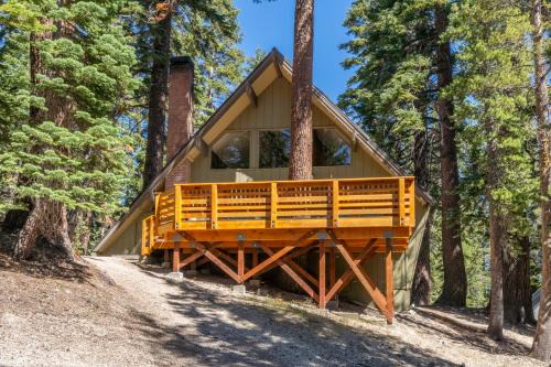 Mammoth Lakes Ski Chalet | Chalet 22 by Mammoth Mountain Chalets