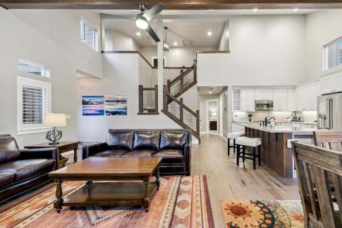 Tahoe Island House | Chalet Near The Tahoe Keys
