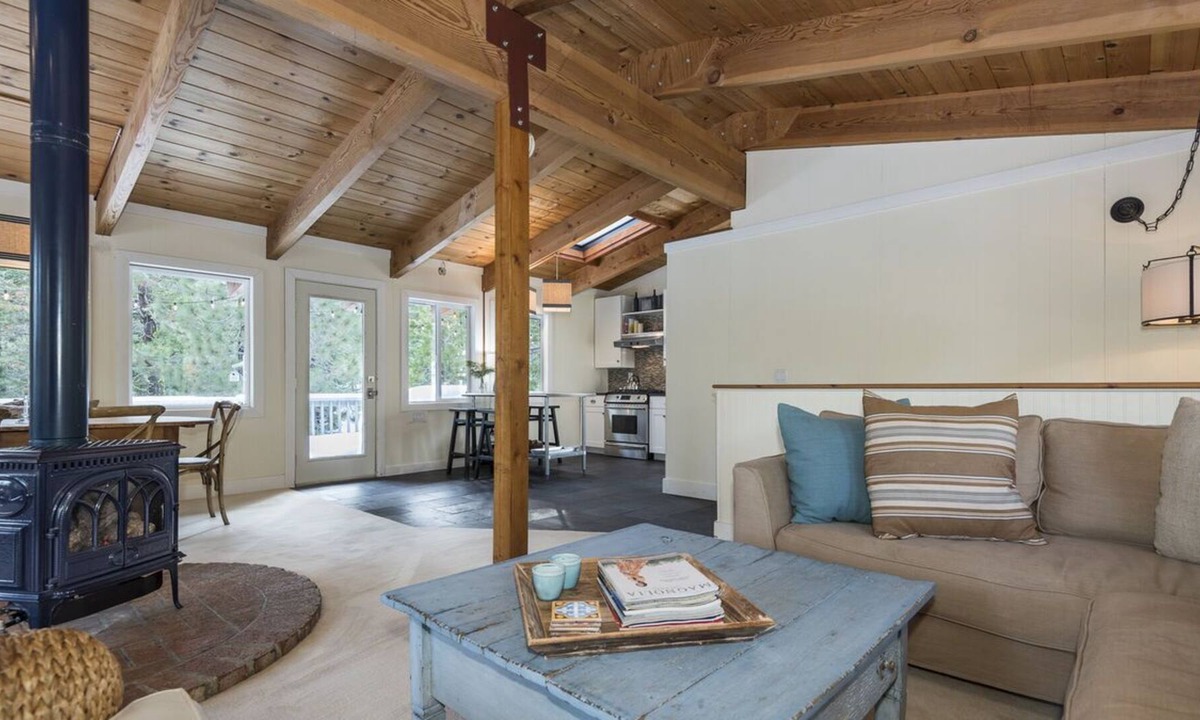 Chamberlands House | Chamberlands Elevated * Updated * Clean & Fresh * Private Pool, Beach & Tennis