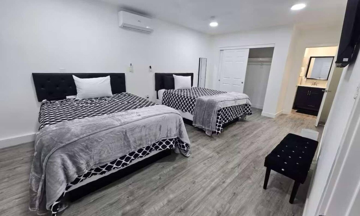 Paradise Apartment | Charming 1-bedroom apartment in lovely Las Vegas with WiFi, AC