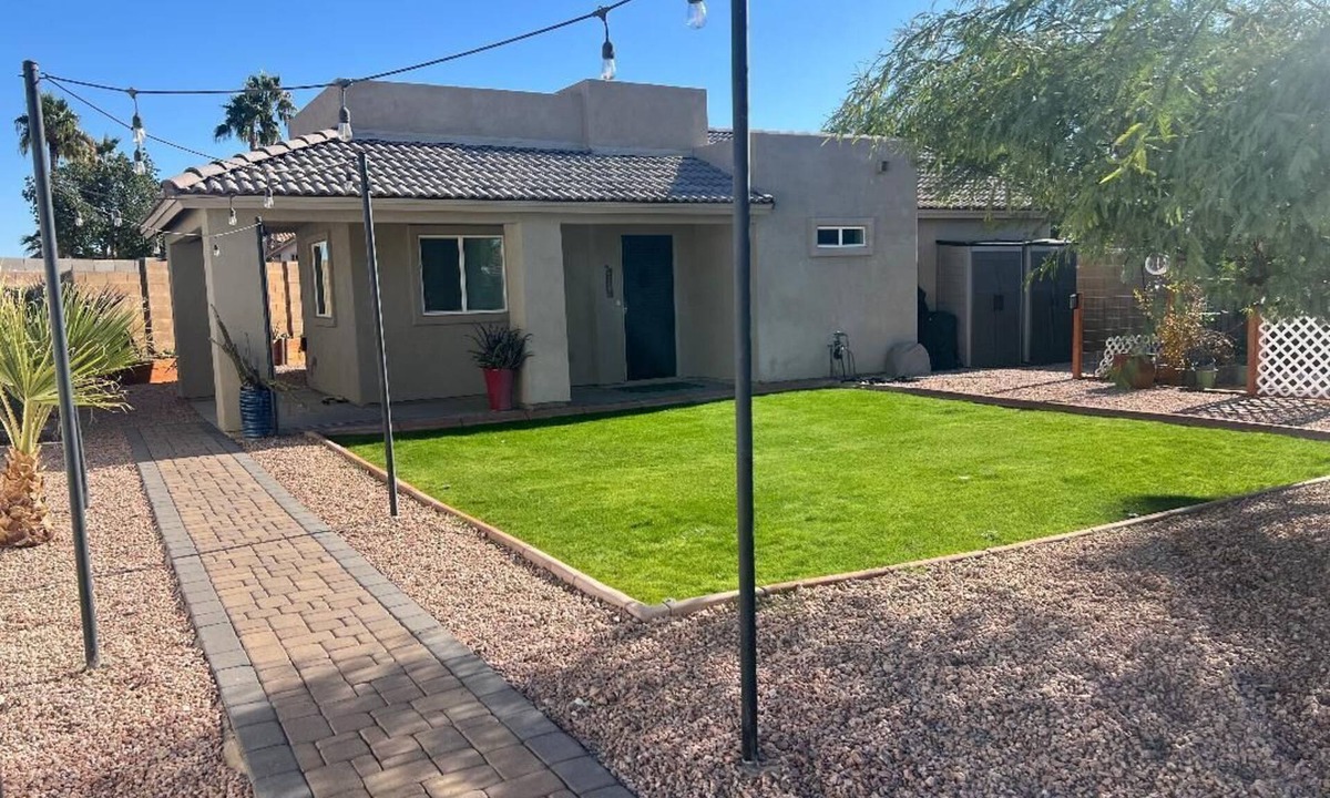 Paradise Valley Village Cottage | Charming 1-bedroon Guest House