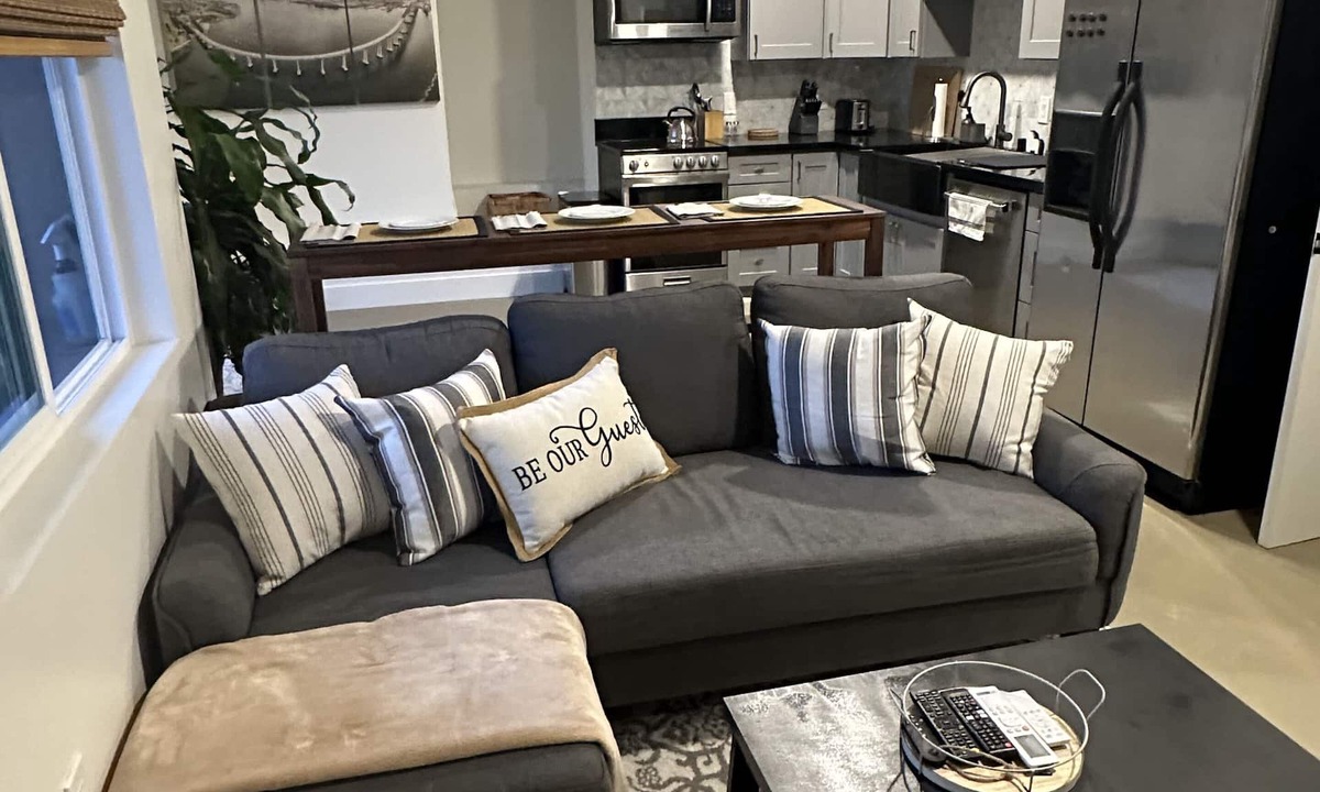 Stockton Apartment | Charming 2-bedroom apartment in wonderful San Diego with AC and free parking