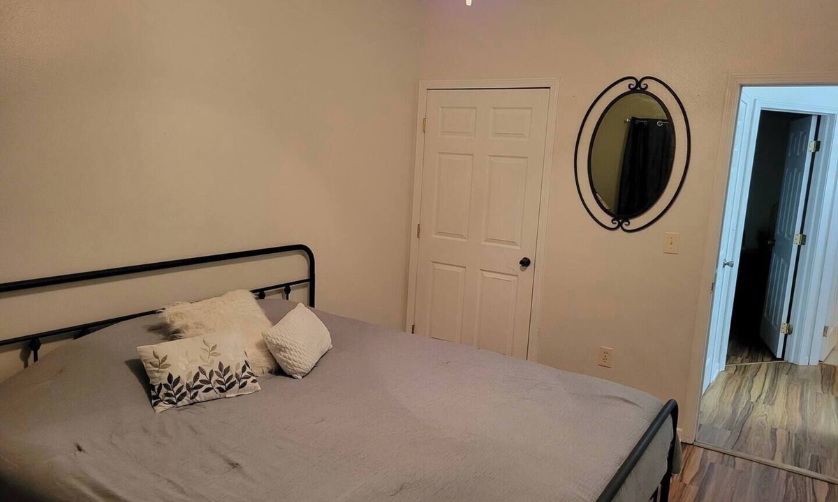 Carthage Apartment | Charming 2-bedroom apartment with WiFi, AC next to Carthage Square and Route 66