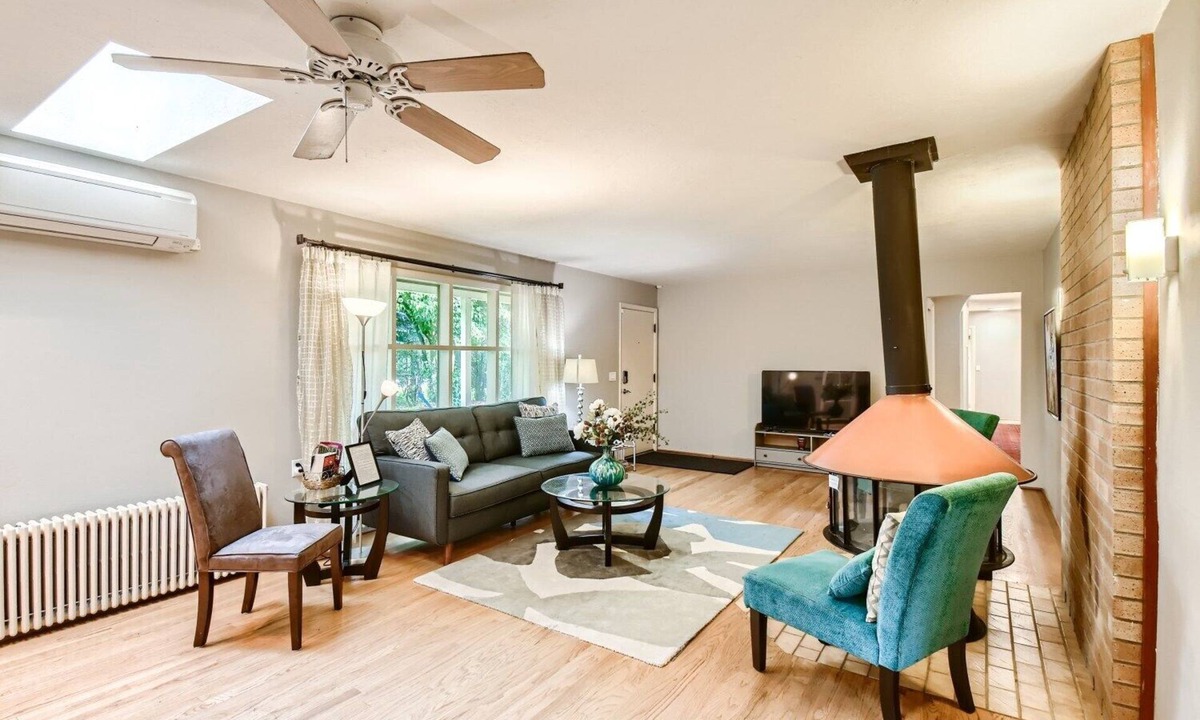 North Gresham House | Charming 2-bedroom single level house close to PDX, Edgefield and Mt Hood