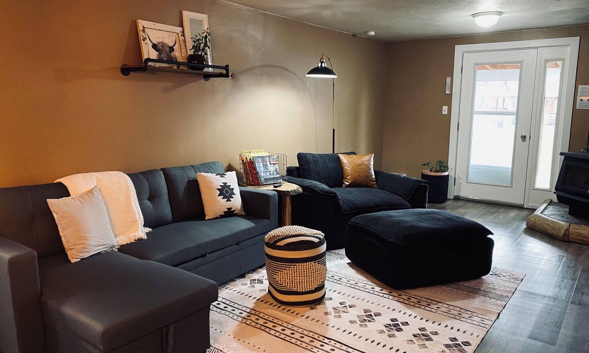 Plains Cottage | Charming 2-BR, no cleaning fees, cozy fireplace