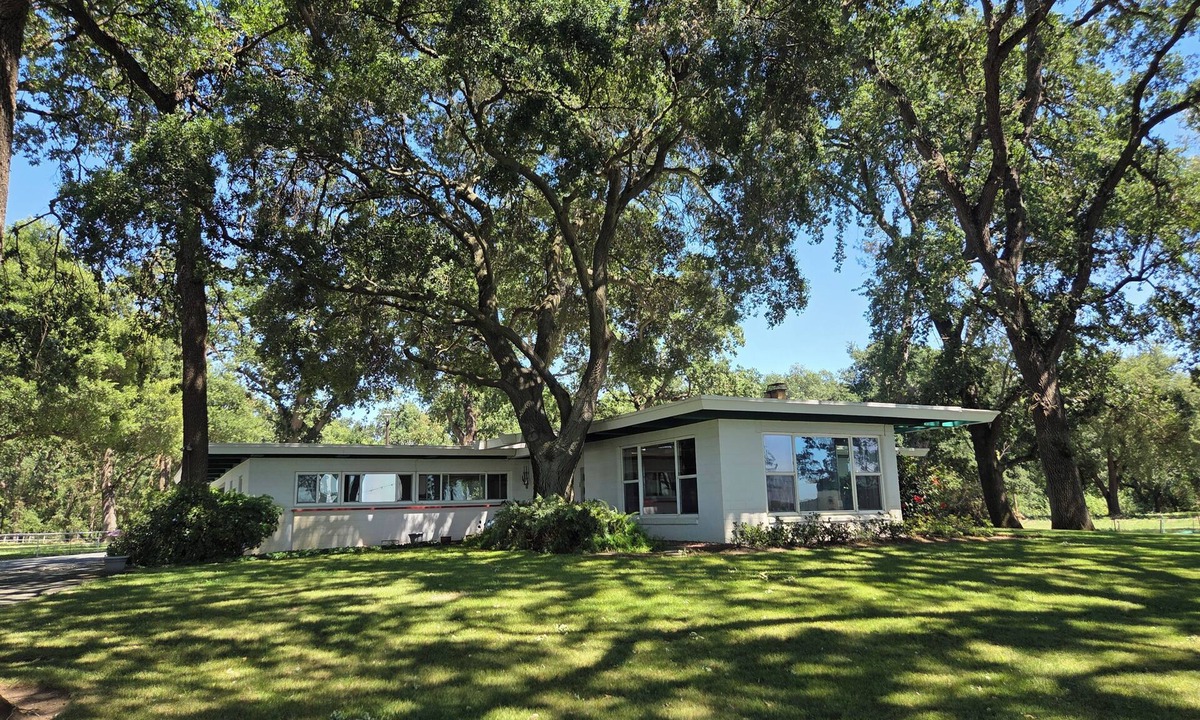 Clarksburg House | Charming 3-bedroom Country Estate with Pool in Peaceful Clarksburg