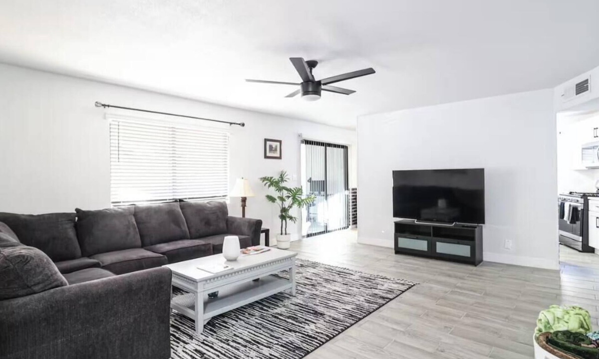 Paradise House | Charming 3-bedroom house in lively Las Vegas