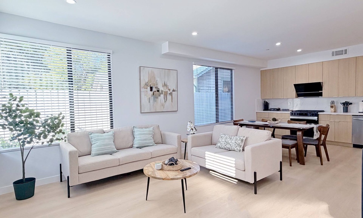 Mid Central House | Charming 3-bedroom house in lovely Pasadena with AC