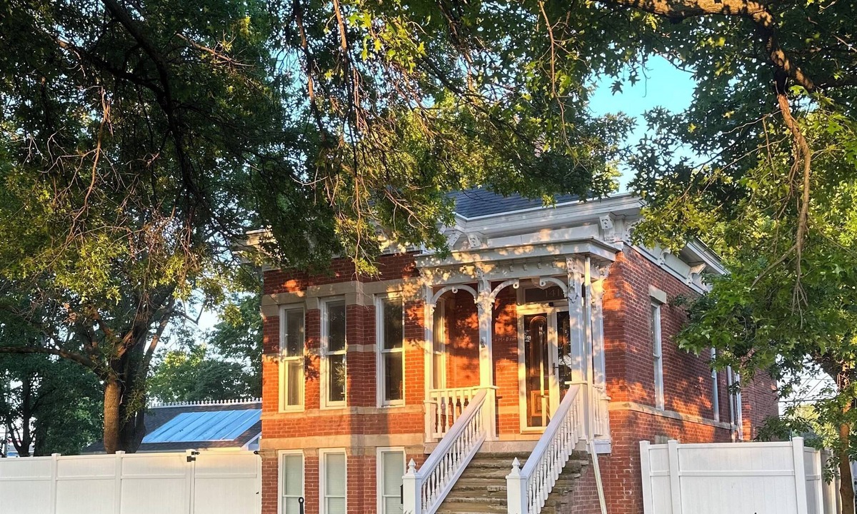 Winfield House | Charming 3-bedroom house in beautiful Winfield with WiFi, AC