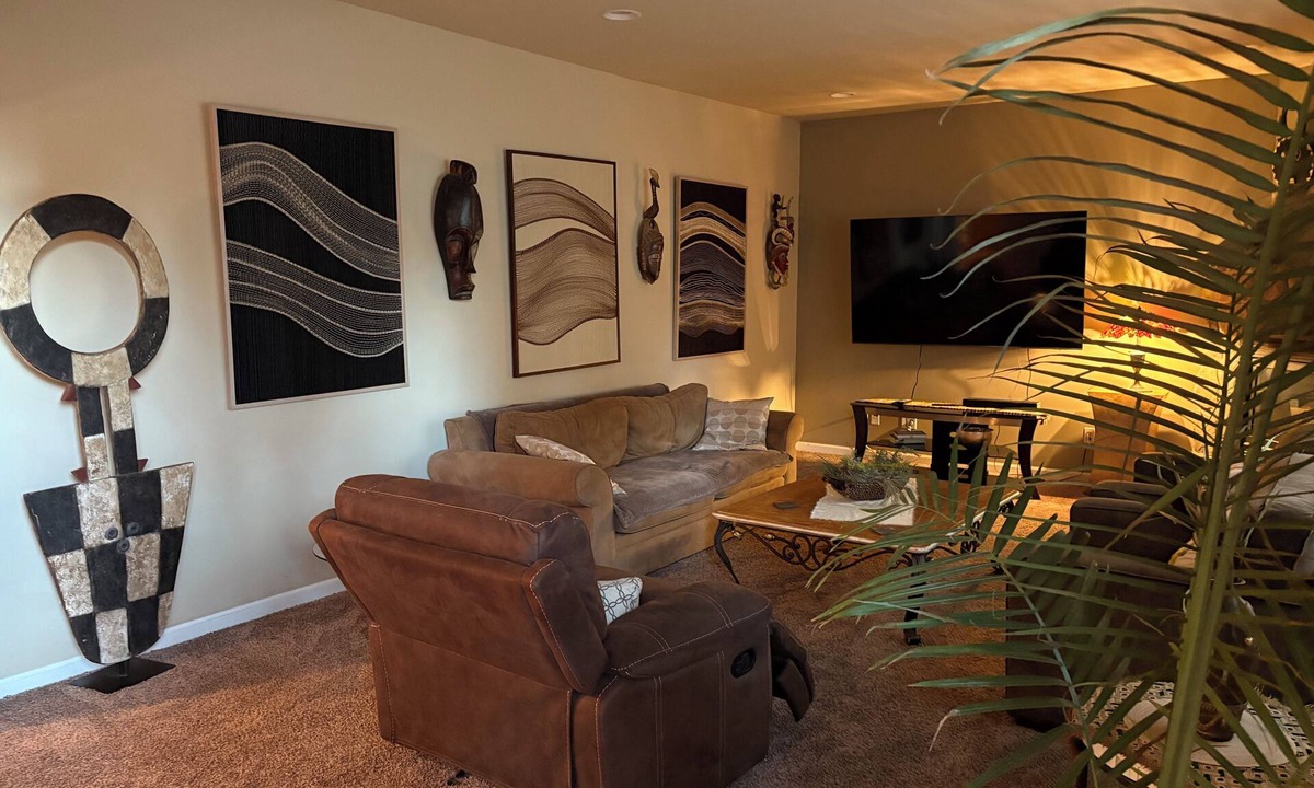 Southwest Bend House | Charming 3-bedroom house in Bend with cool mountain vibes, close to Old Mill