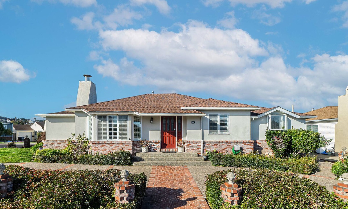 Avalon House | Charming 3-bedroom house in lovely South San Francisco with WiFi, AC