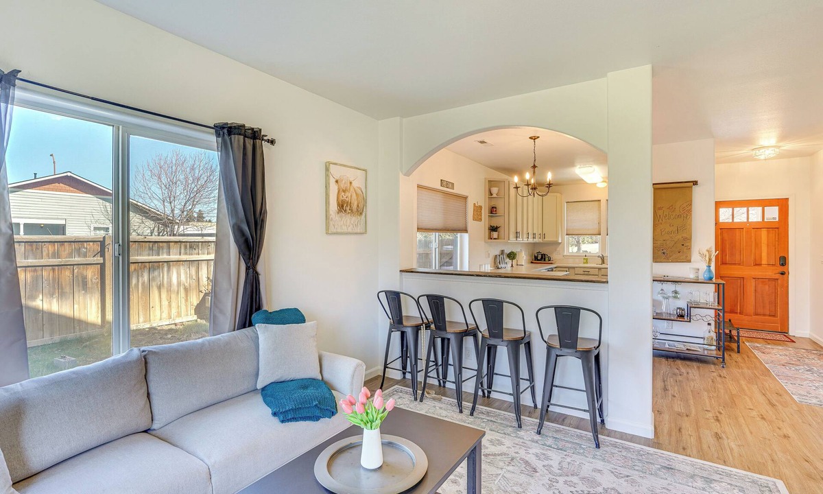 Southwest Bend Cottage | Charming Bend Home w/Porch & Yard: Great Location