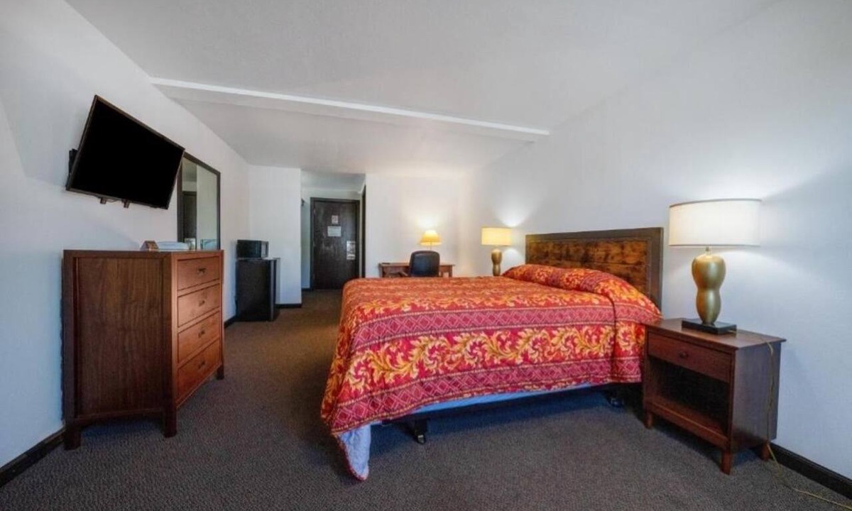 Powellhurst-Gilbert Hotel | Charming Budget-Friendly Portland Room w/Free Parking Near Governor McCall Park