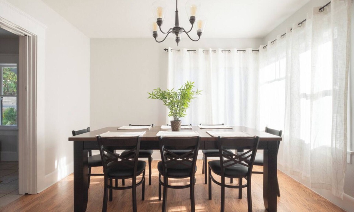 Park West House | *Charming* Family & Couples Friendly 4 BR ENTIRE HOUSE
